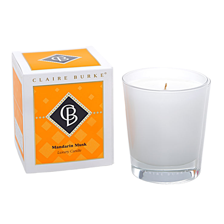 Mandarin, sparkling Lemon and Bergamot, combine effortlessly with enticing Pomegranate, Peony, Neroli and Musk to create this uniquely sophisticated aroma. 